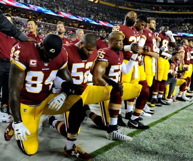 FILE PHOTO: Washington Redskins tight end Niles Paul (84) and linebacker Ryan Anderson (52) and Washington Redskins linebacker Chris Carter (55) kneel with teammates during the playing of the national anthem before the game between the Washington Redskins and the Oakland Raiders at FedEx Field in Landover, MD, U.S., September 24, 2017.   Mandatory Credit: Brad Mills-USA TODAY Sports/File Photo