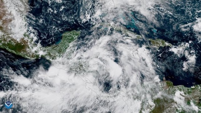 IMAGEN DE ARCHIVO: tormenta tropical Nate que azotó al Mar Caribe a fines de 2017, 6 de octubre de 2017. Satélites NOAA / Folleto a través de REUTERS EDITORES DE ATENCIÓN: ESTA IMAGEN FUE PROPORCIONADA POR UN TERCERO.