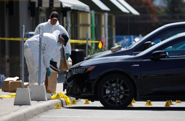 Police forensic investigators collect evidence at Bombay Bhel restaurant, where two unidentified men set off a bomb late Thursday night, wounding fifteen people, in Mississauga, Ontario, Canada May 25, 2018. REUTERS/Mark Blinch