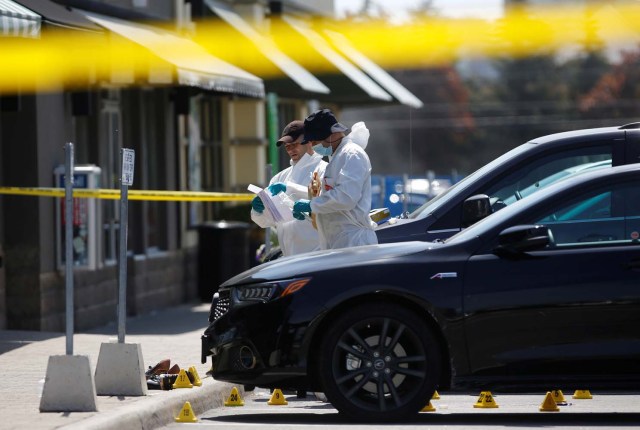 Police forensic investigators collect evidence at Bombay Bhel restaurant, where two unidentified men set off a bomb late Thursday night, wounding fifteen people, in Mississauga, Ontario, Canada May 25, 2018. REUTERS/Mark Blinch