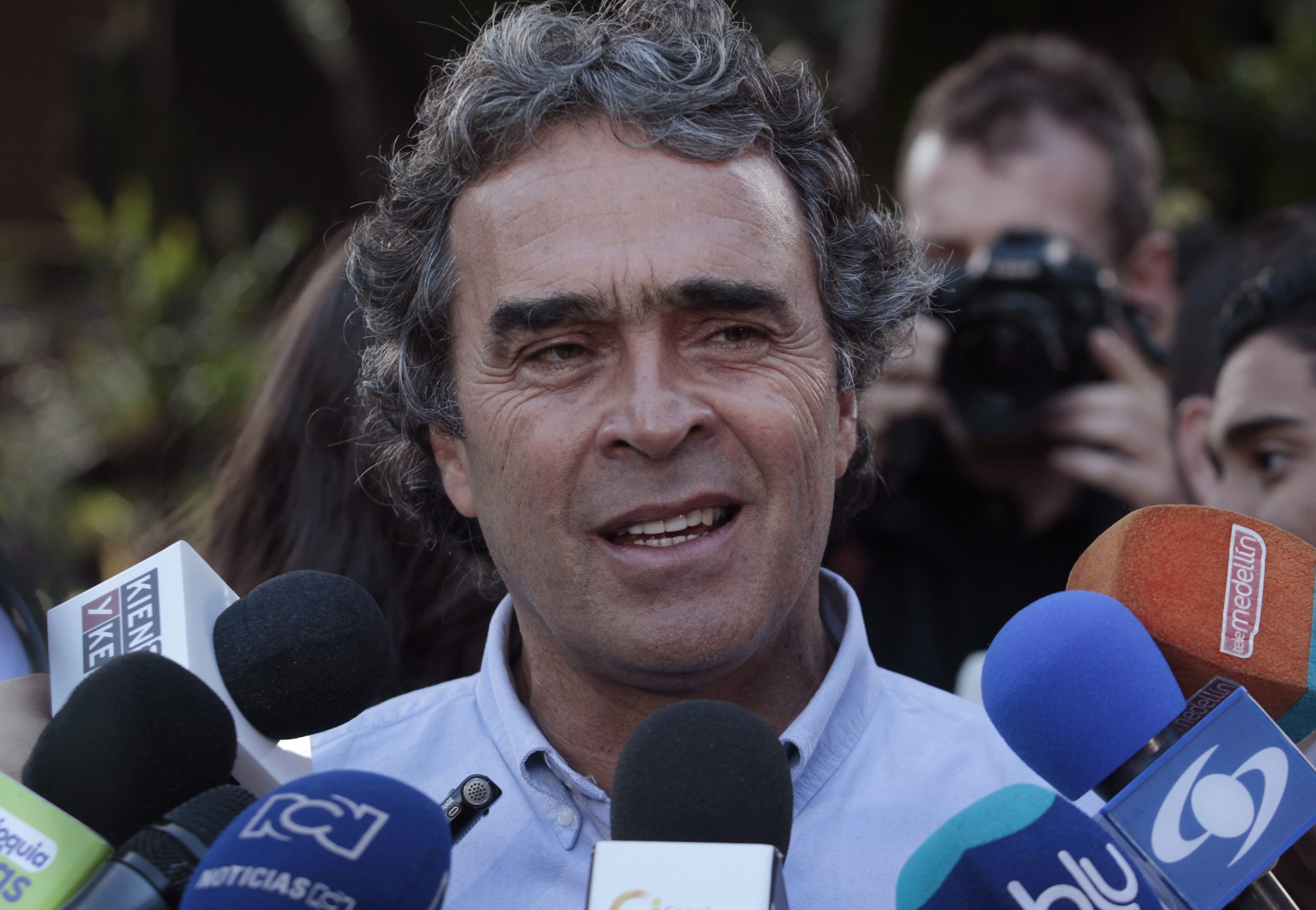 Candidato Fajardo pide a Colombia votar para derrotar corrupción y abstención
