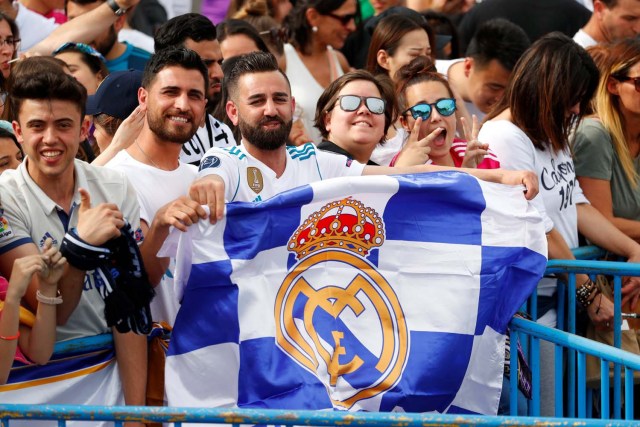 Soccer Football - Real Madrid celebrate winning the Champions League Final - Madrid, Spain - May 27, 2018 Real Madrid fans celebrate REUTERS/Paul Hanna