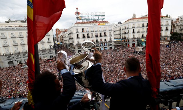 Soccer Football - Real Madrid celebrate winning the Champions League Final - Madrid, Spain - May 27, 2018   Real Madrid's Marcelo and Sergio Ramos celebrate with the Champions League trophy during a ceremony    REUTERS/Javier Barbancho