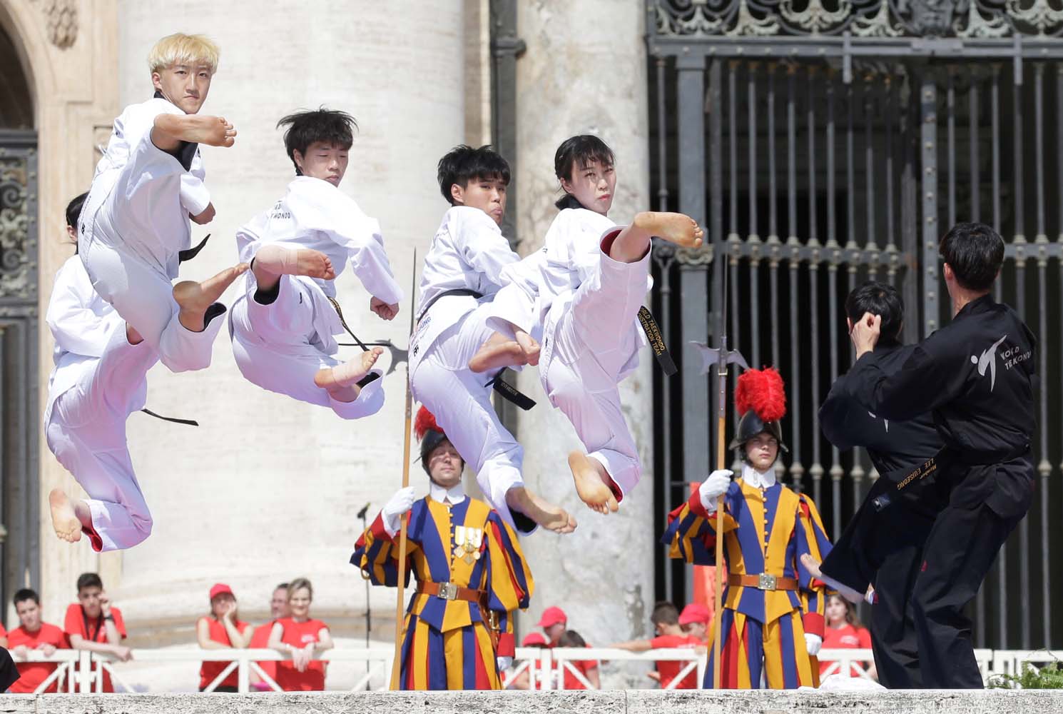 El Papa calificó de mensaje de paz exhibición taekwondo de las dos Coreas(Fotos)