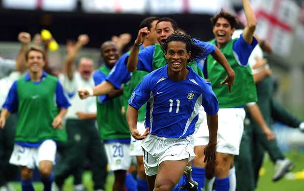 Ronaldinho tras marcar de falta contra Inglaterra en Corea y Japón 2002 | Foto: Cortesía