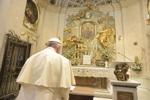 El Papa inicia mayo con el rezo del rosario por la paz en Siria y en el mundo