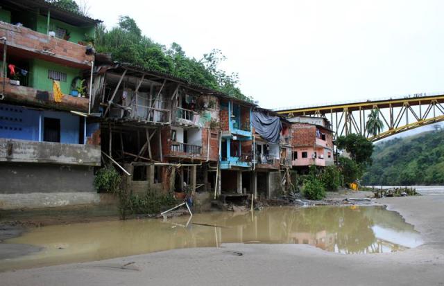  Inundación causada por el río Cauca el domingo 13 de mayo de 2018, a la altura del corregimiento de Puerto Valdivia (Colombia). El grupo Empresas Públicas de Medellín (EPM), que construye la central hidroeléctrica de Ituango, en el noroeste de Colombia. EFE/Óscar Baena