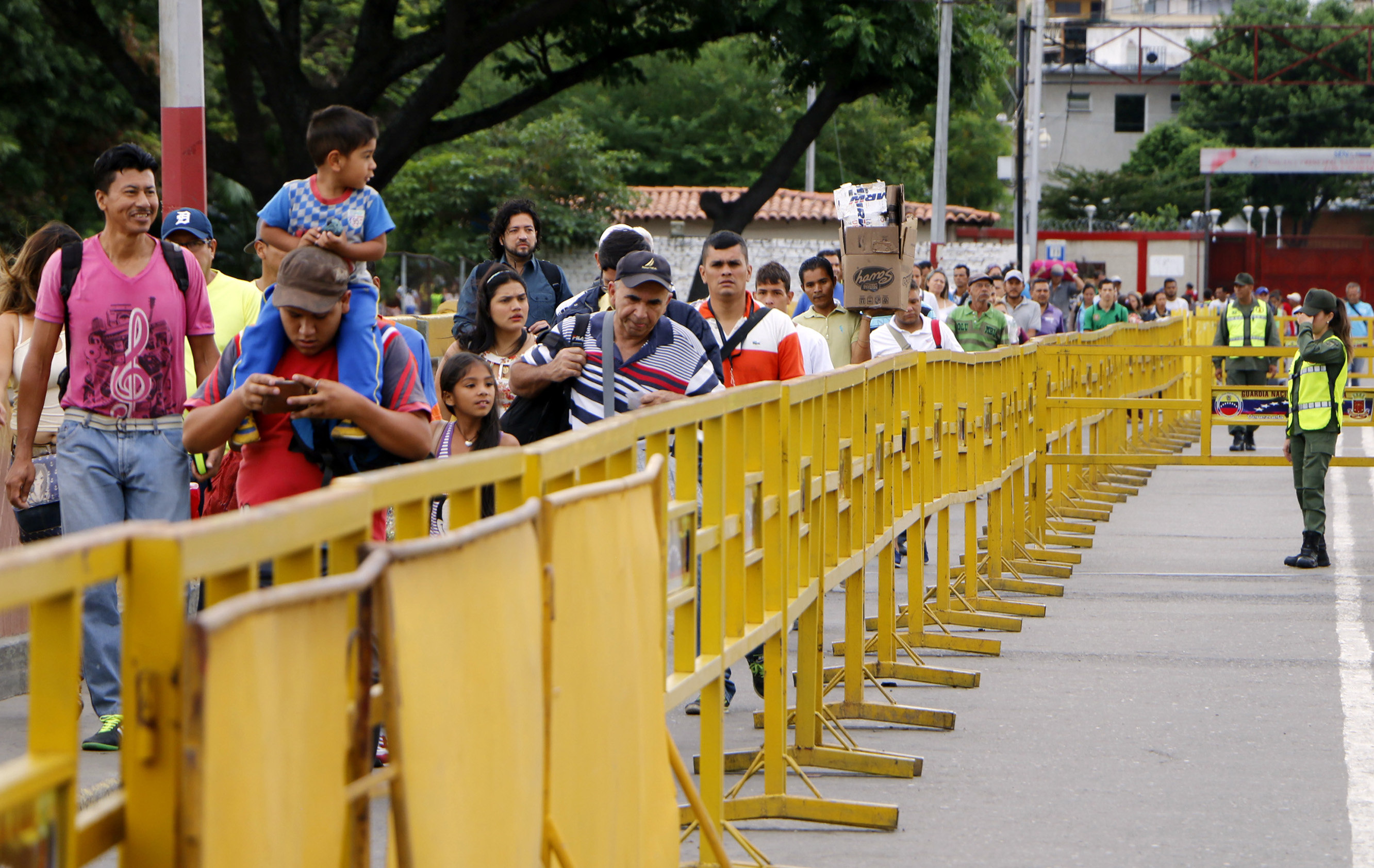 Colombia no debe cargar sola el problema de migración venezolana, según el exvicepresidente de EEUU