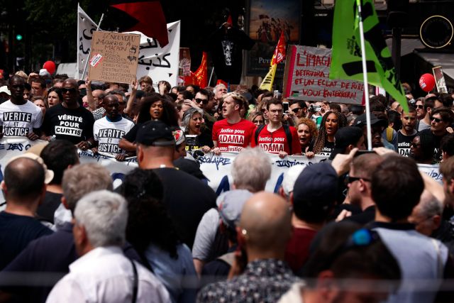 Paris (France), 26/05/2018.- Thousands of people demonstrate against French government reforms in Paris, France, 26 May 2018. Far left political parties and French trade union CGT (General Confederation of Labour) call for a national day of protest against the government policies. (Protestas, Francia, Estados Unidos) EFE/EPA/ETIENNE LAURENT