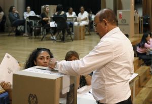 Colombia acude a las urnas para elegir nuevo presidente