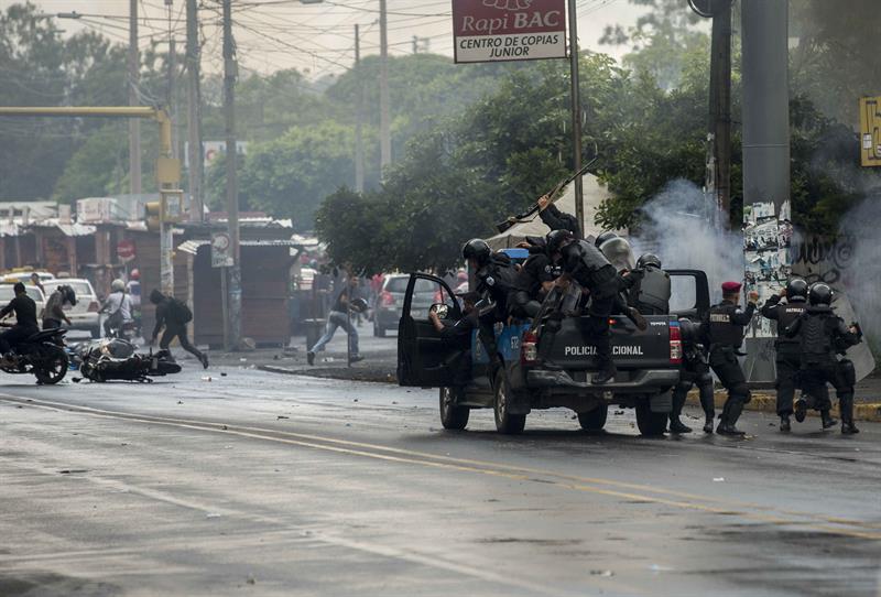 Muere un policía y un manifestante por violencia en Nicaragua