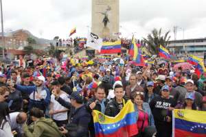 Hubo más venezolanos protestando en Bogotá que en centros electorales del país (Fotos + Video)