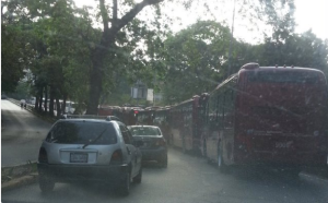 Los pocos autobuses que quedan donde Nicolás… por si te preguntabas por qué andas sin transporte (VIDEO)