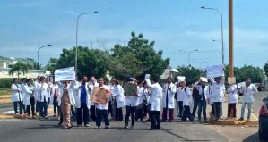 Protesta en hospital de Maracaibo termina en golpes, heridos y detenidos (Videos)