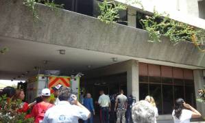 Lanzaron dos bombas lacrimógenas dentro del Concejo Municipal de Valencia (Fotos)