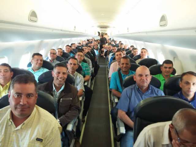 Foto: Envían a La Habana a 101 oficiales de la Fanb / @LAConviasa - Twitter