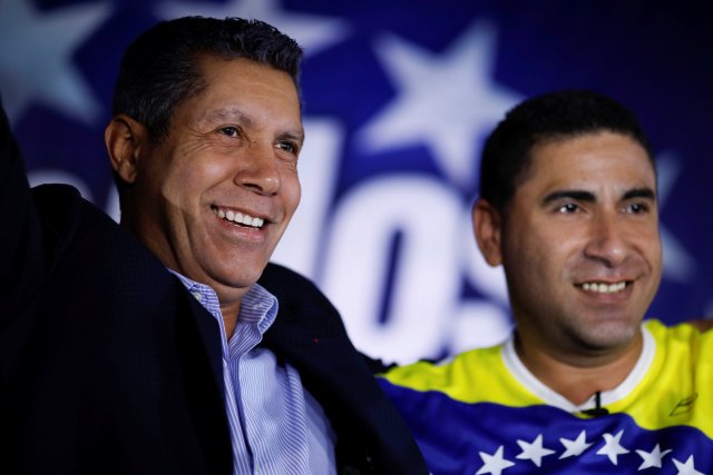 Henri Falcon y el ex candidato independiente Luis Alejandro Ratti  Foto: REUTERS/Carlos Garcia Rawlins