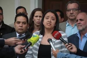 Gaby Arellano: Ningún demócrata va ayudar en la farsa de Nicolás Maduro