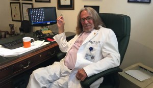 Trump dictó una carta a su médico personal para alardear sobre su excelente salud