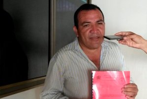 Este concejal chavista ofrece dólares a una actriz porno para ir a su fiesta privada (Foto)