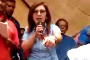 Jacqueline Farías mandó a retirar a la prensa de protesta oficialista y manifestantes se opusieron (Video)