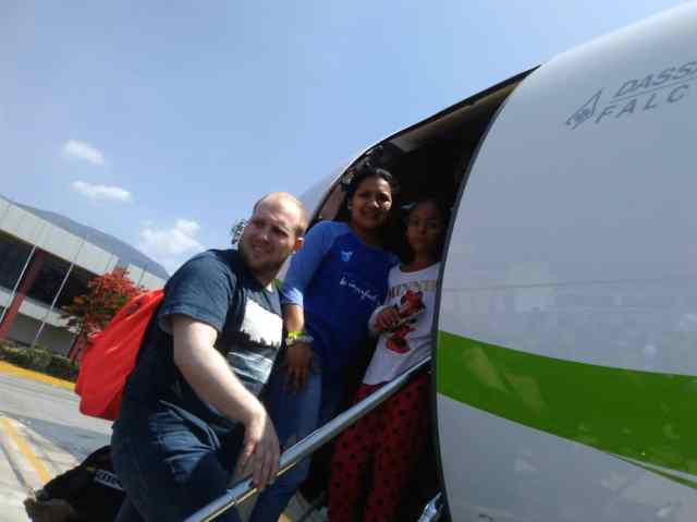 Foto: Joshua Holt y Tamara Caleño en libertad plena toman vuelo con destino a EEUU / Cortesía