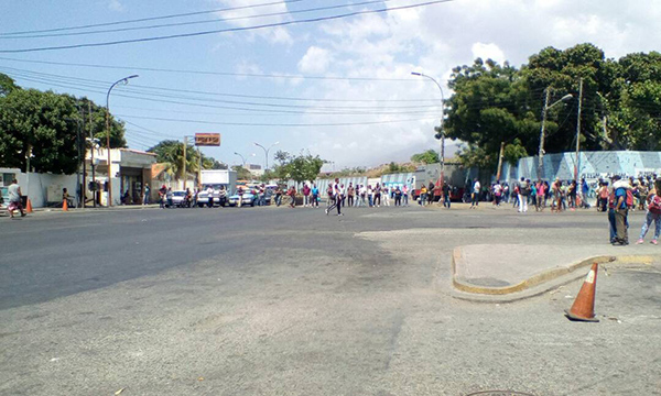 Foto: Protesta en Vargas por falta de transporte / La Verdad de Vargas