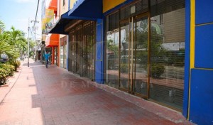 En Margarita al menos siete de cada 10 tiendas han bajado la santamaría