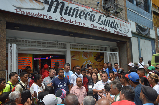 La panadería Muñeca Linda y el mercado municipal de Maiquetía fueron supervisados y uno de los implicados fue detenido (Foto extraída de La Verdad de Vargas)