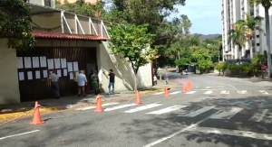 9:30 am: ¡Se oyen grillos! Vacío centro de votación en Terrazas del Club Hípico #20May (VIDEO)