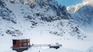 Así es el hotel de Alaska al que solo se llega volando (video)