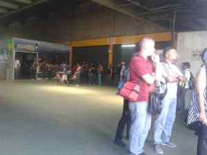 Sigue el abuso: Terminales  vacíos en Guarenas y Guatire porque usan autobuses para campaña madurista