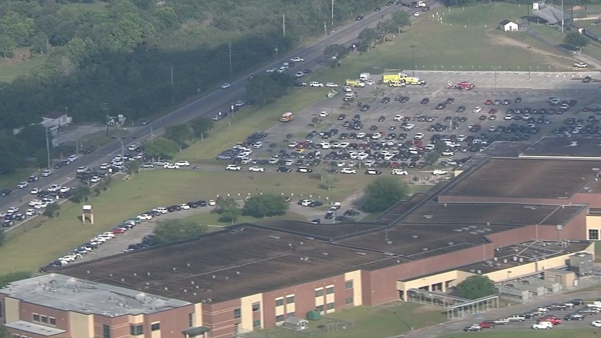 Diez muertos y diez heridos en el tiroteo en un instituto de Texas