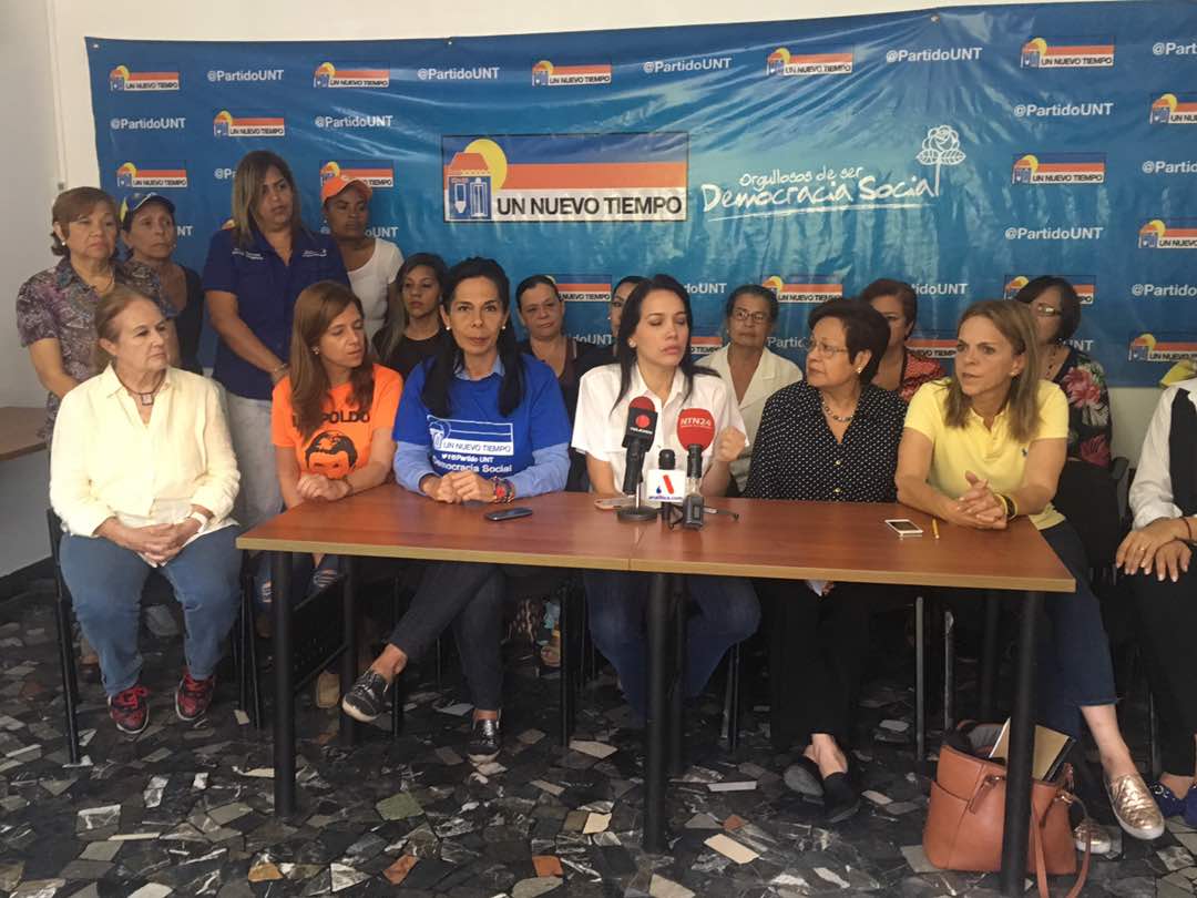 Frente Amplio de Mujeres alza su voz contra el fraude del #20M