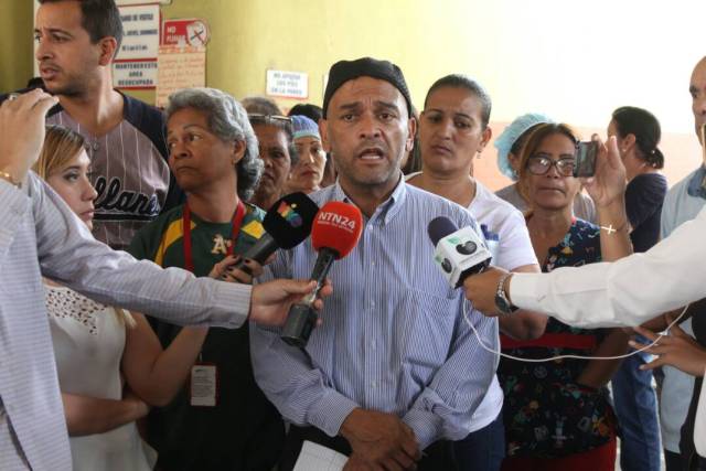 Trabajadores denunciaron que "el sueldo no alcanza para nada", y exigen reunirse con las autoridades de la Estatal de Salud para poder solucionar esta crisis (Foto: Juan Peraza / La Patilla)