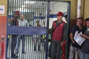 Trabajadores del Hospital de Coche se declaran en protesta permanente por “perseguimiento laboral” #28May (VIDEOS)