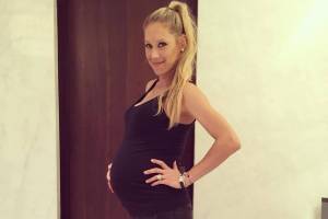 Anna Kournikova publica la foto que prueba que sí dio a luz a los mellizos de Enrique Iglesias