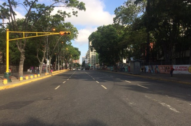 Cierre de accesos a la Avenida Bolívar en Caracas por acto de Maduro // Foto @Luiskparada