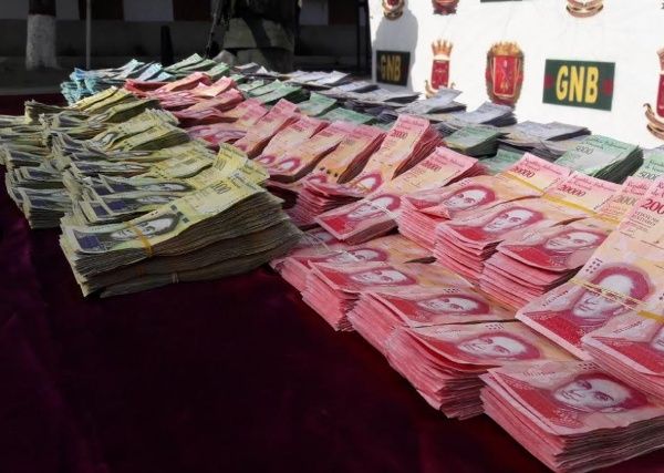 Detienen a mujer con 470 millones de bolívares en efectivo en Anzoátegui