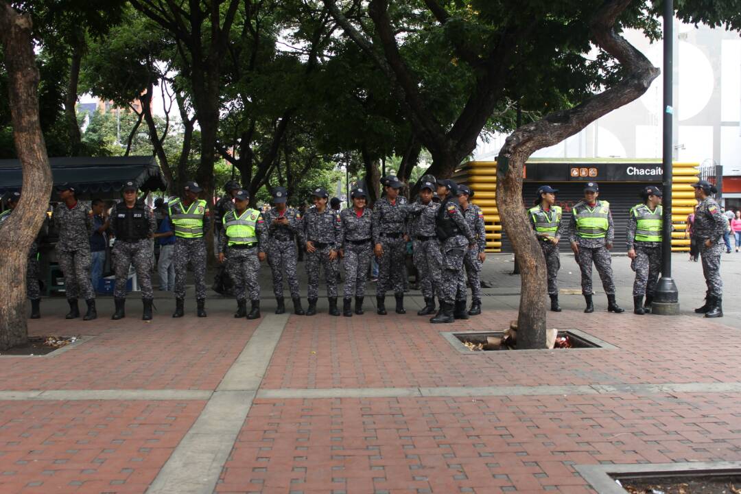 Manifestantes burlaron cordón policial y llegaron a la OEA #16May (Fotos + Videos)