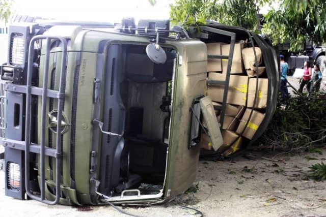 Foto: Heridos cuatro militares en vuelco de convoy con material electoral / elsiglo.com.ve