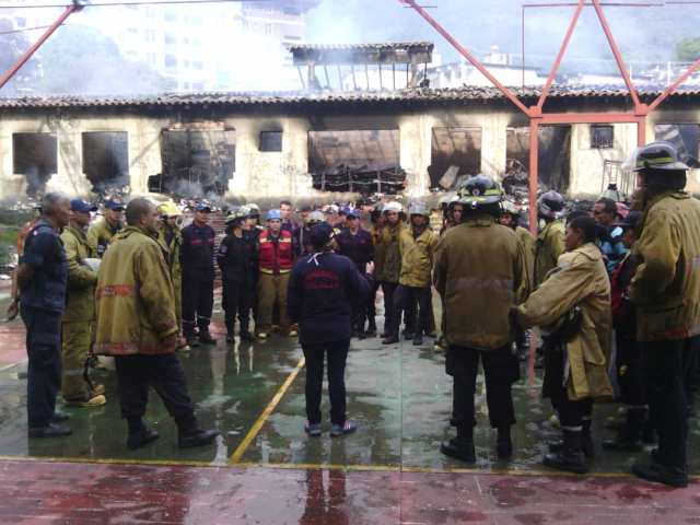 Foto: Incendio los archivos de la Gobernación de Trujillo / Bomberos Trujillo