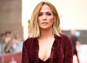 ¡Sin una gota de maquillaje! Jennifer Lopez presume su rostro al natural a sus 49 años