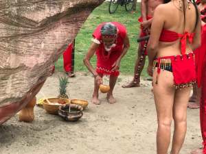 Pemones realizaron “ritual de sanación” a la piedra Kueka en Berlín (fotos y videos)