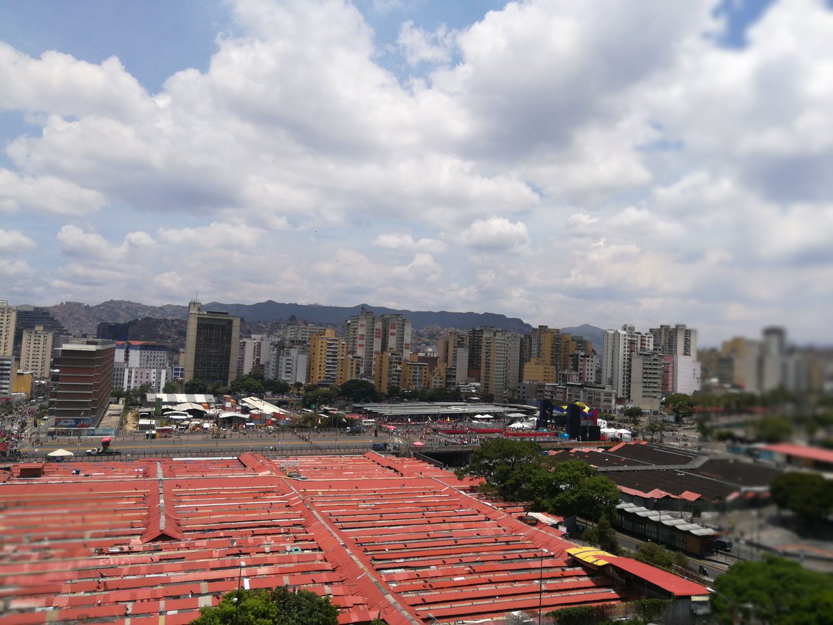 Vacíooo… Así se encuentra la avenida Bolívar para el cierre de campaña de Maduro (fotos)