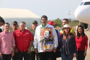A la camisa “San Chávez” también le tocó su caricatura (Fotos)