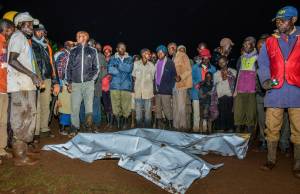 Suben a 44 los muertos al reventar una represa en Kenia, con 40 desaparecidos