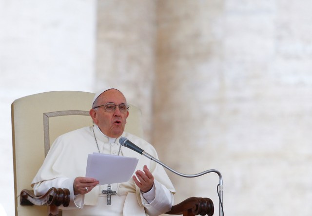 El Papa Francisco dirige la audiencia general del miércoles en la plaza de San Pedro en el Vaticano, el 23 de mayo de 2018. REUTERS / Stefano Rellandini