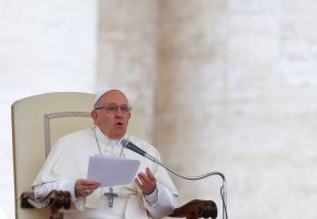 El Papa dice que reparará sus graves errores en caso de chilenos víctimas de abuso sexual