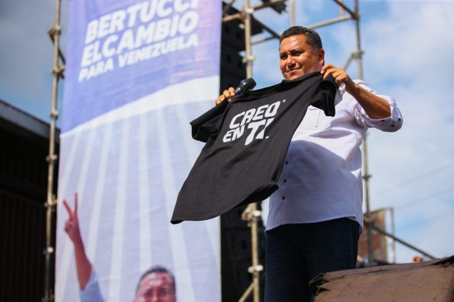 El candidato presidencial Javier Bertucci. Foto: Prensa Esperanza por el Cambio